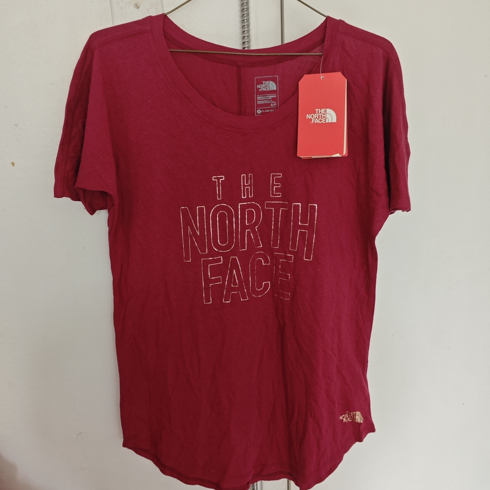 NEW WITH TAG| The North Face Women's Flash Dry Short Sleeve Tee in Rumba Red